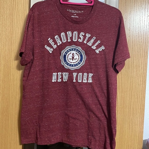 Aeropostale size Large red short sleeve tee shirt with embroidered logo patch - Picture 1 of 9